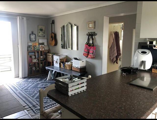 2 BEDROOM PROPERTY TO RENT IN VREDEKLOOF EAST